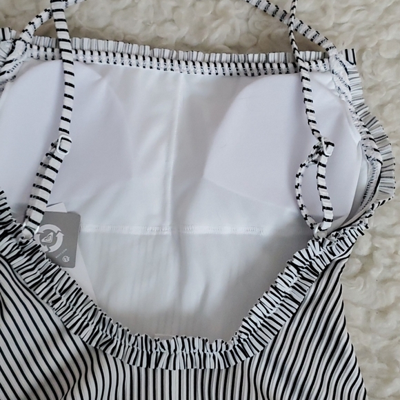 Roxy One-piece Ruffle Trim Swimsuit - Picture 10 of 12